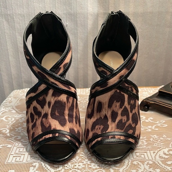 Charles Jourdan Brown and Black Heels with Open-Toe Design and Crisscross Straps - Picture 1 of 14